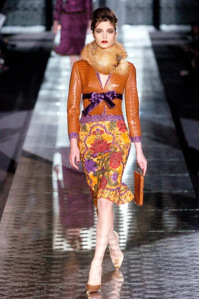 Look 18